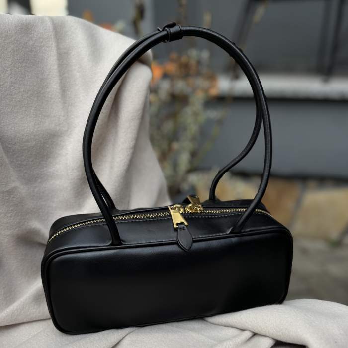Шкіряна жіноча сумка Black 5-W-1010